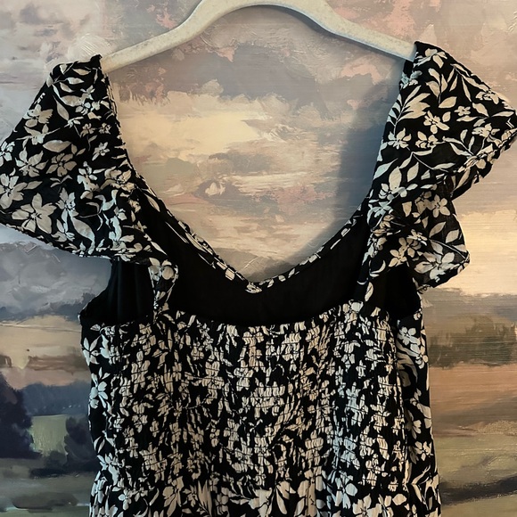 Old Navy Ruffled sundress - Picture 6 of 7